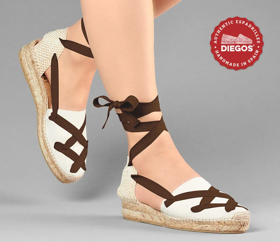 Alpargatas clásicas cordones Lola cuña baja marfil