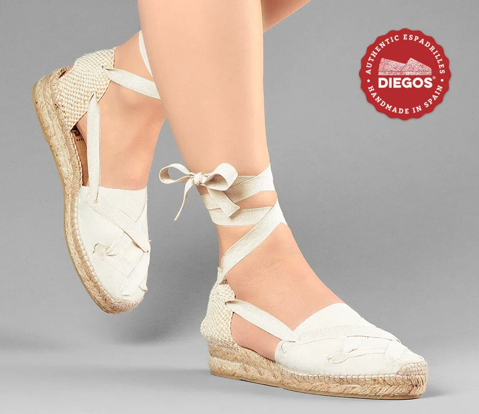 Alpargatas clásicas cordones Lola cuña baja marfil