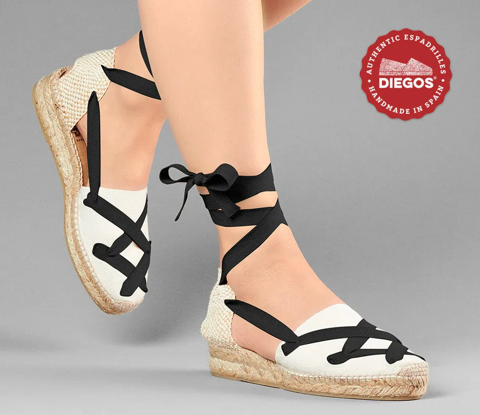 Alpargatas clásicas cordones Lola cuña baja marfil