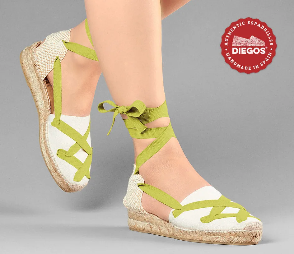 Alpargatas clásicas cordones Lola cuña baja marfil