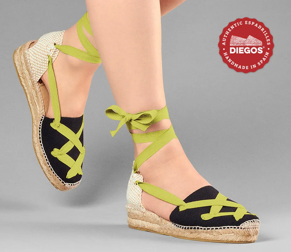 Alpargatas clásicas cordones Lola cuña baja negro