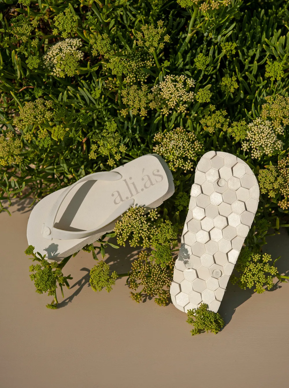 Flos Rubber Flip Flops | Off-White