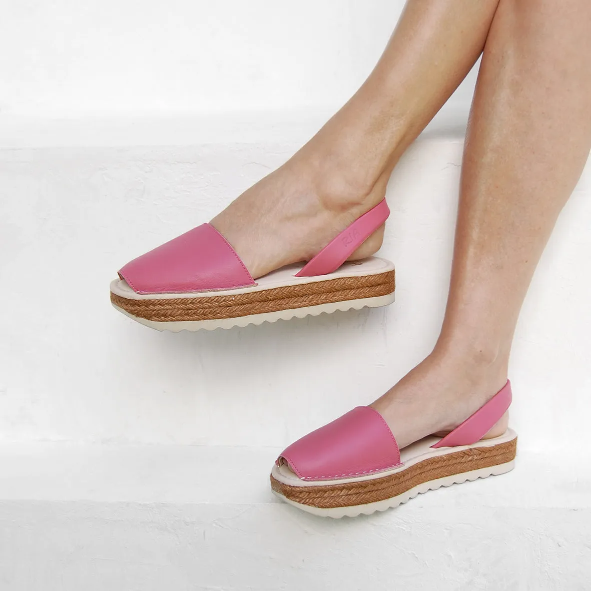 Paco Cushioned Sandal in Berry