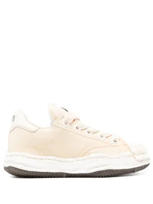 Round Toe Trainer