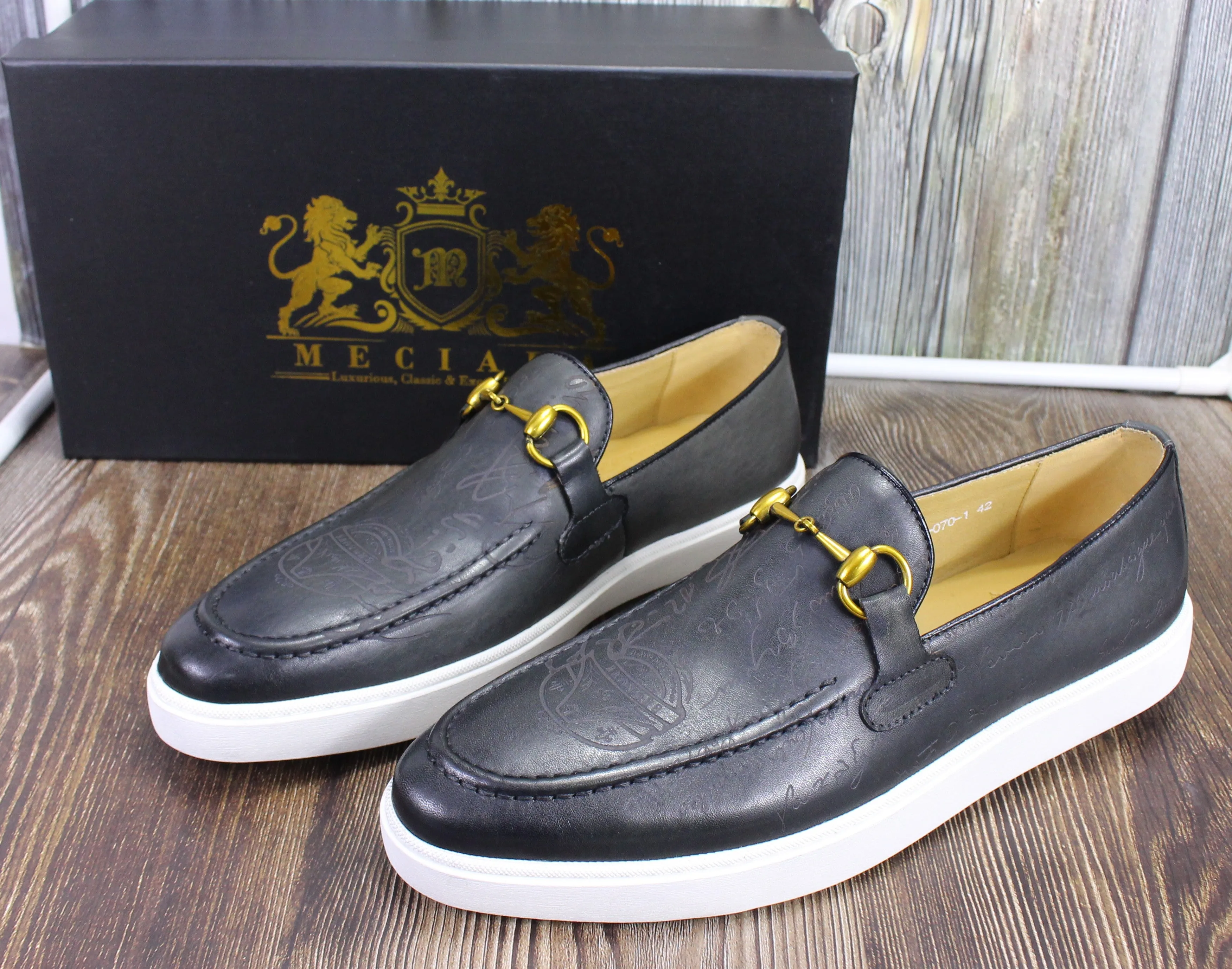 Ruffle Embossed Genuine Leather
