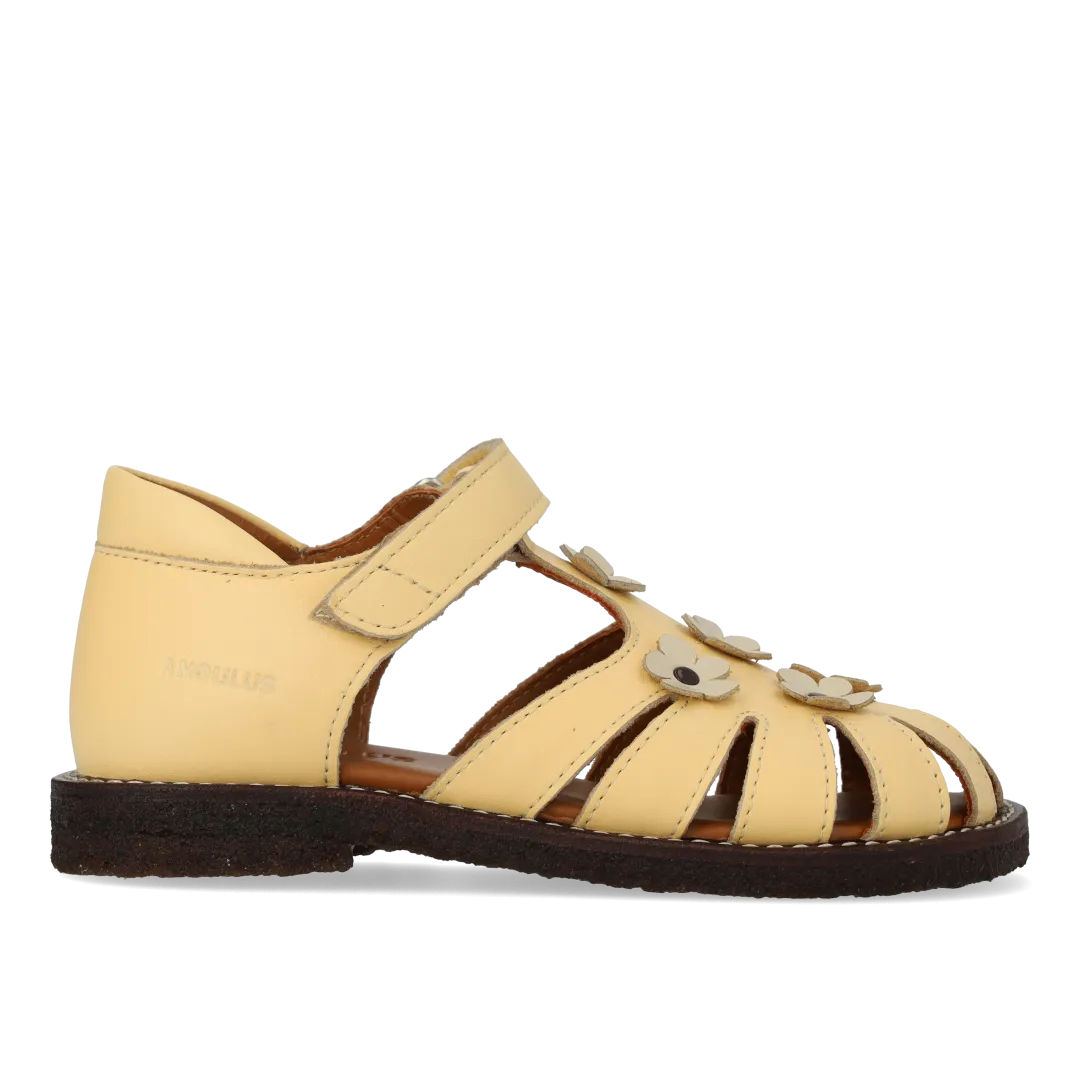 Sandal with floral applications